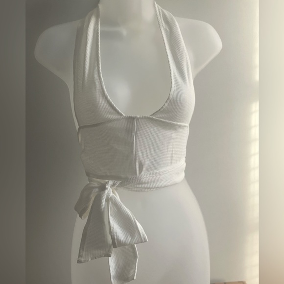 White top- can be worn 2 ways! - Picture 4 of 5